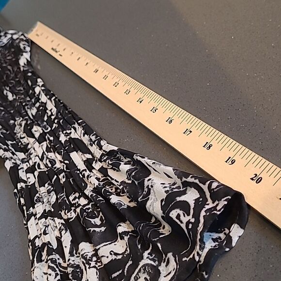 Allison Taylor sz L sheer pleated chiffon 100% polyester - Picture 12 of 13